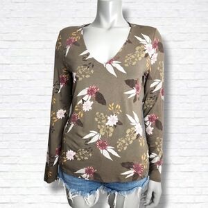 RW&CO. Basics Green Floral Print V Neck Long Sleeve Top Size M